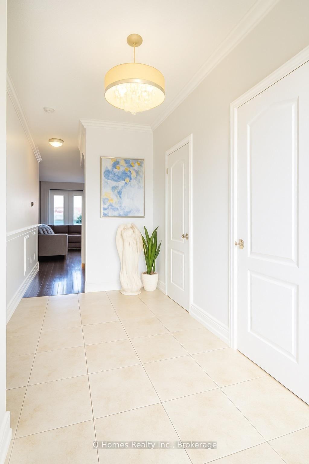 Photo 2 of 33 Graihawk Drive, Barrie, Ardagh — HOMEH