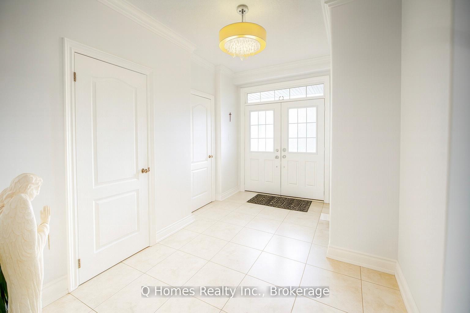 Photo 3 of 33 Graihawk Drive, Barrie, Ardagh — HOMEH