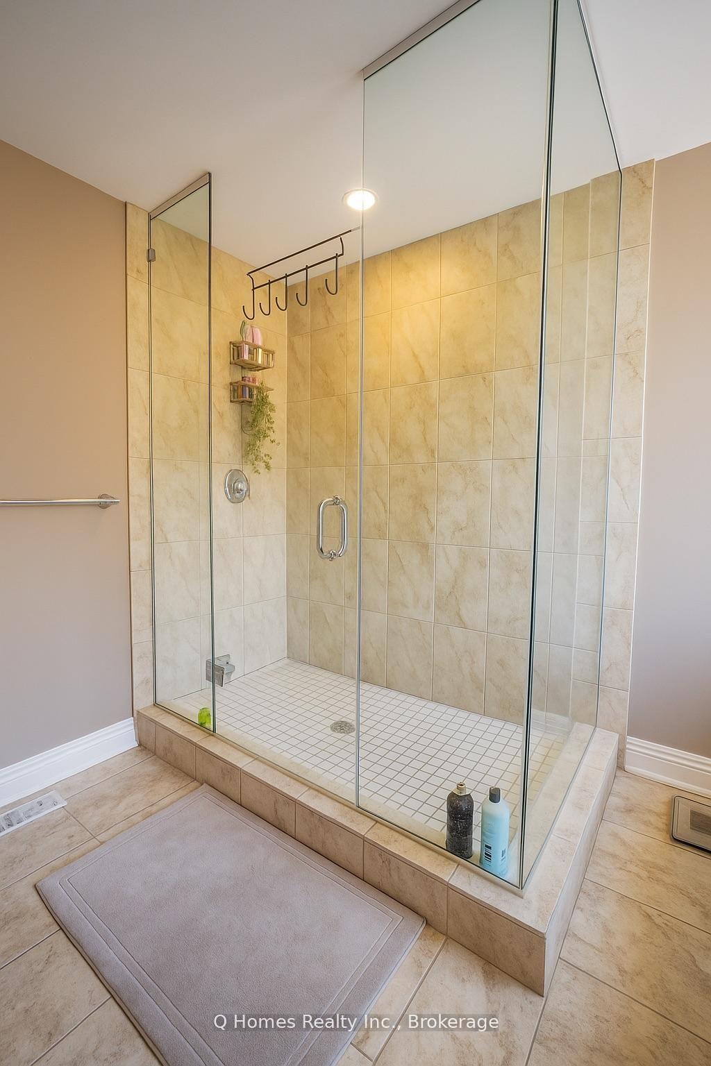 Photo 21 of 33 Graihawk Drive, Barrie, Ardagh — HOMEH