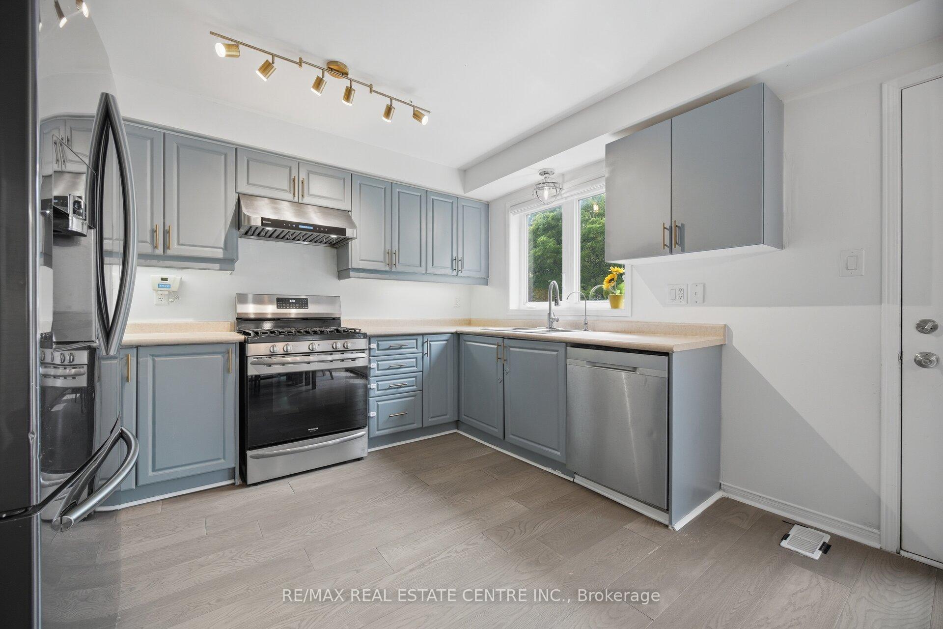 Photo 12 of 71 Barrett Avenue, Brantford, Echo Place — HOMEH