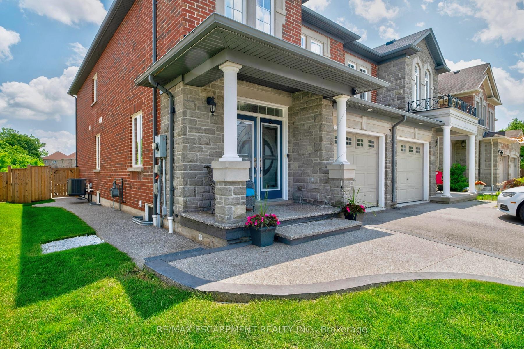 Photo 4 of 21 Summerberry Way, Hamilton, Carpenter — HOMEH