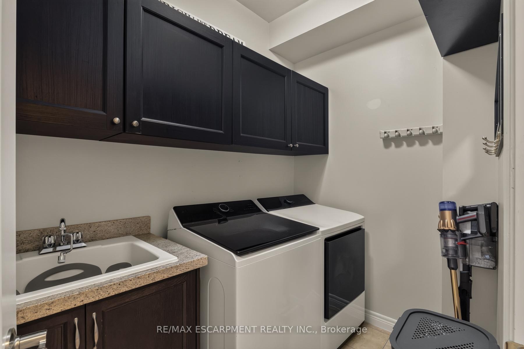 Photo 10 of 21 Summerberry Way, Hamilton, Carpenter — HOMEH