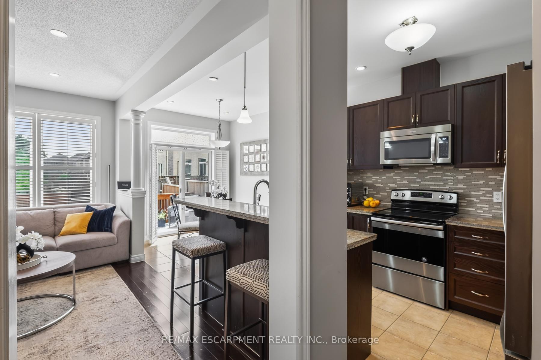 Photo 14 of 21 Summerberry Way, Hamilton, Carpenter — HOMEH
