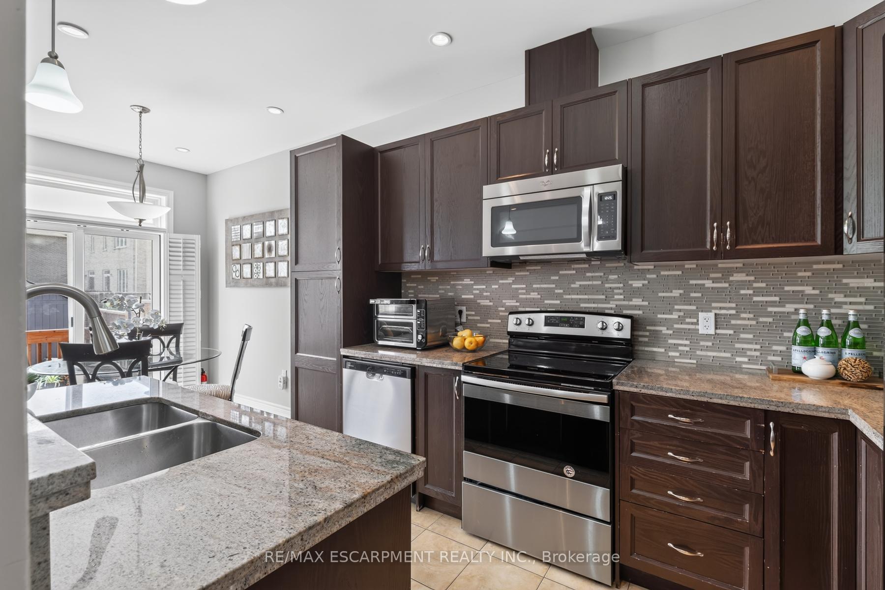 Photo 15 of 21 Summerberry Way, Hamilton, Carpenter — HOMEH