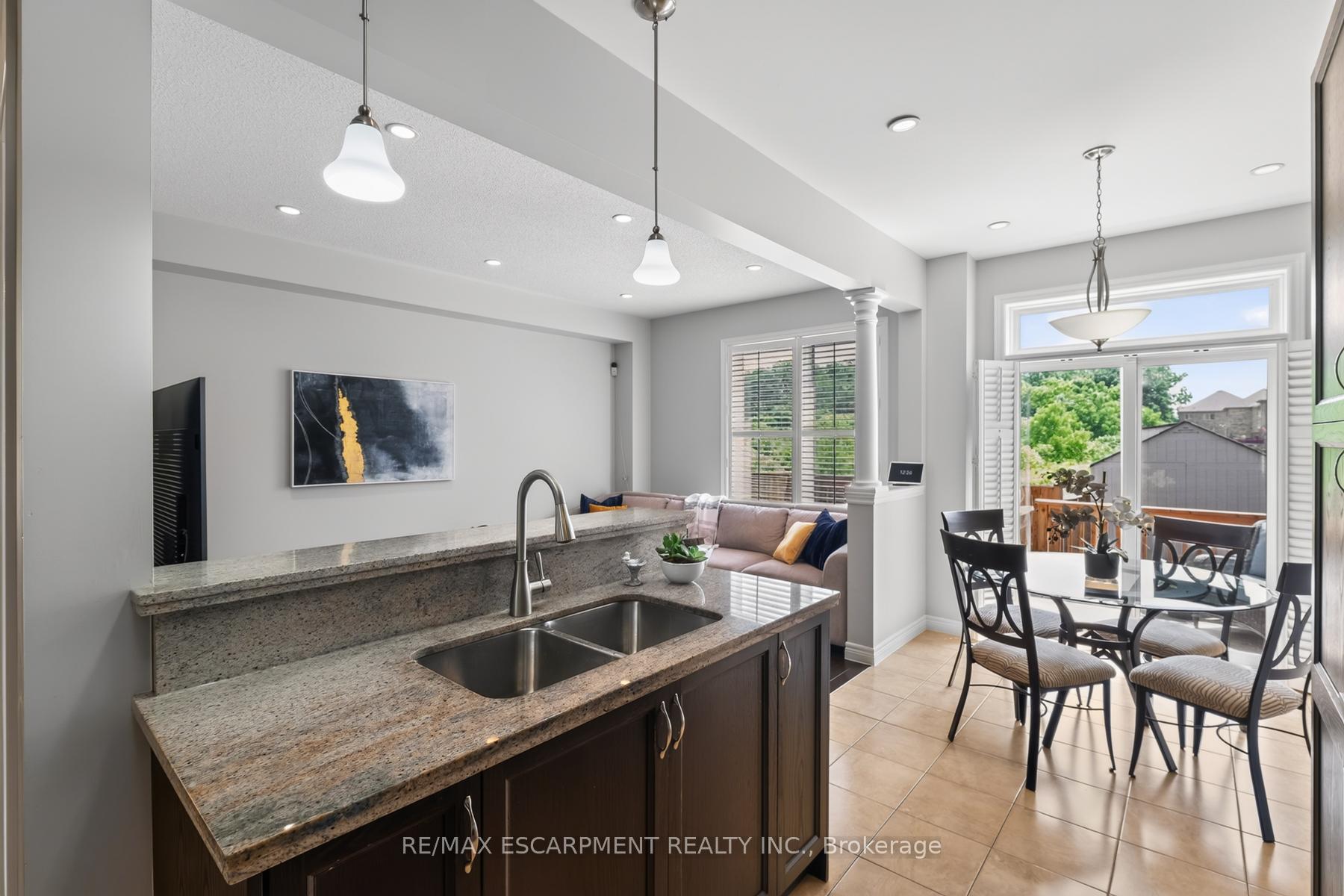 Photo 17 of 21 Summerberry Way, Hamilton, Carpenter — HOMEH