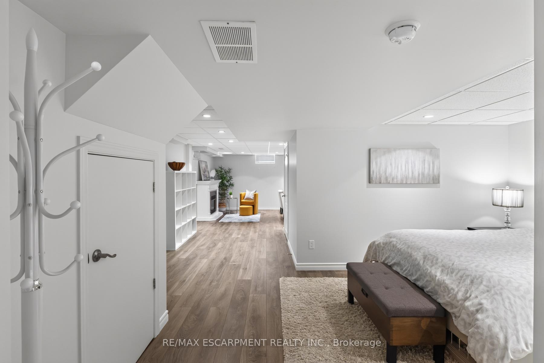 Photo 38 of 21 Summerberry Way, Hamilton, Carpenter — HOMEH