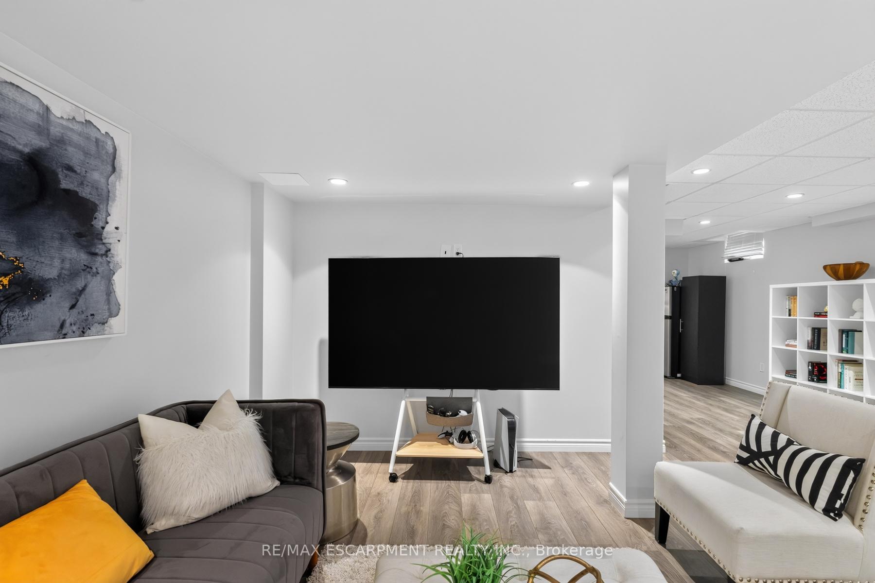 Photo 42 of 21 Summerberry Way, Hamilton, Carpenter — HOMEH