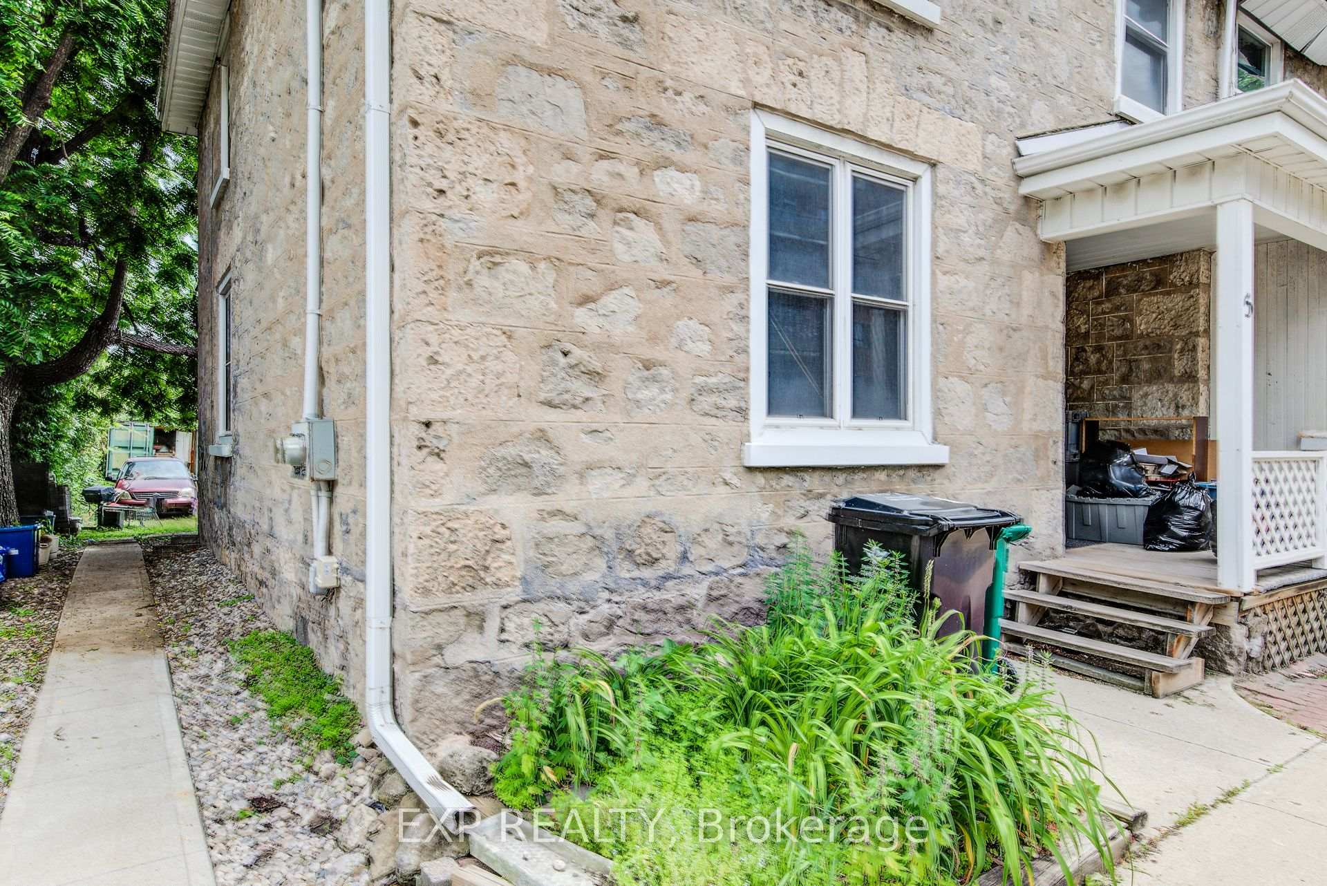 Photo 3 of 5 George Street S, Waterloo — HOMEH