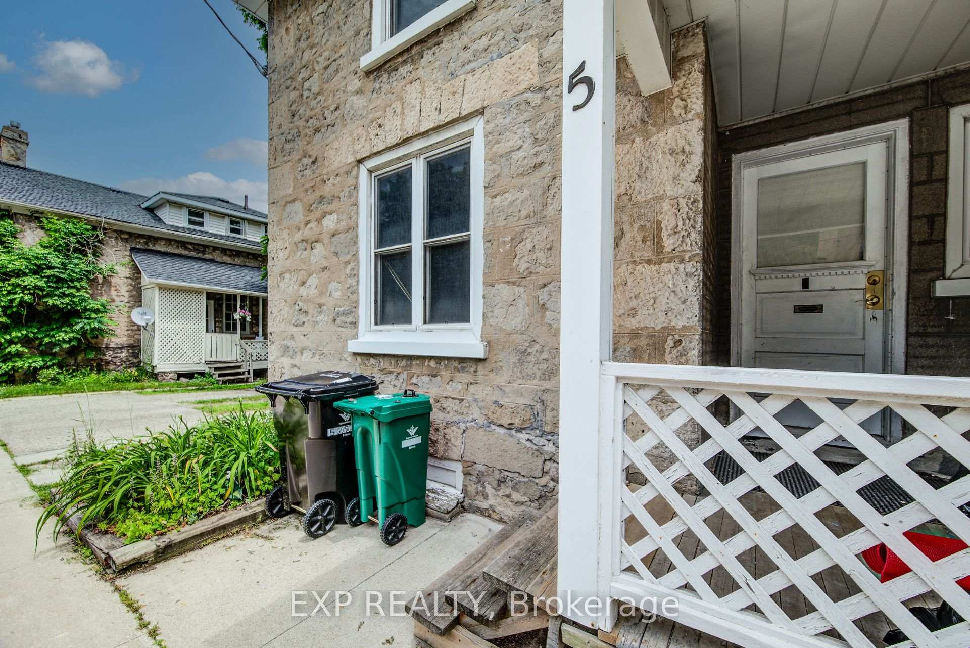 Photo 4 of 5 George Street S, Waterloo — HOMEH