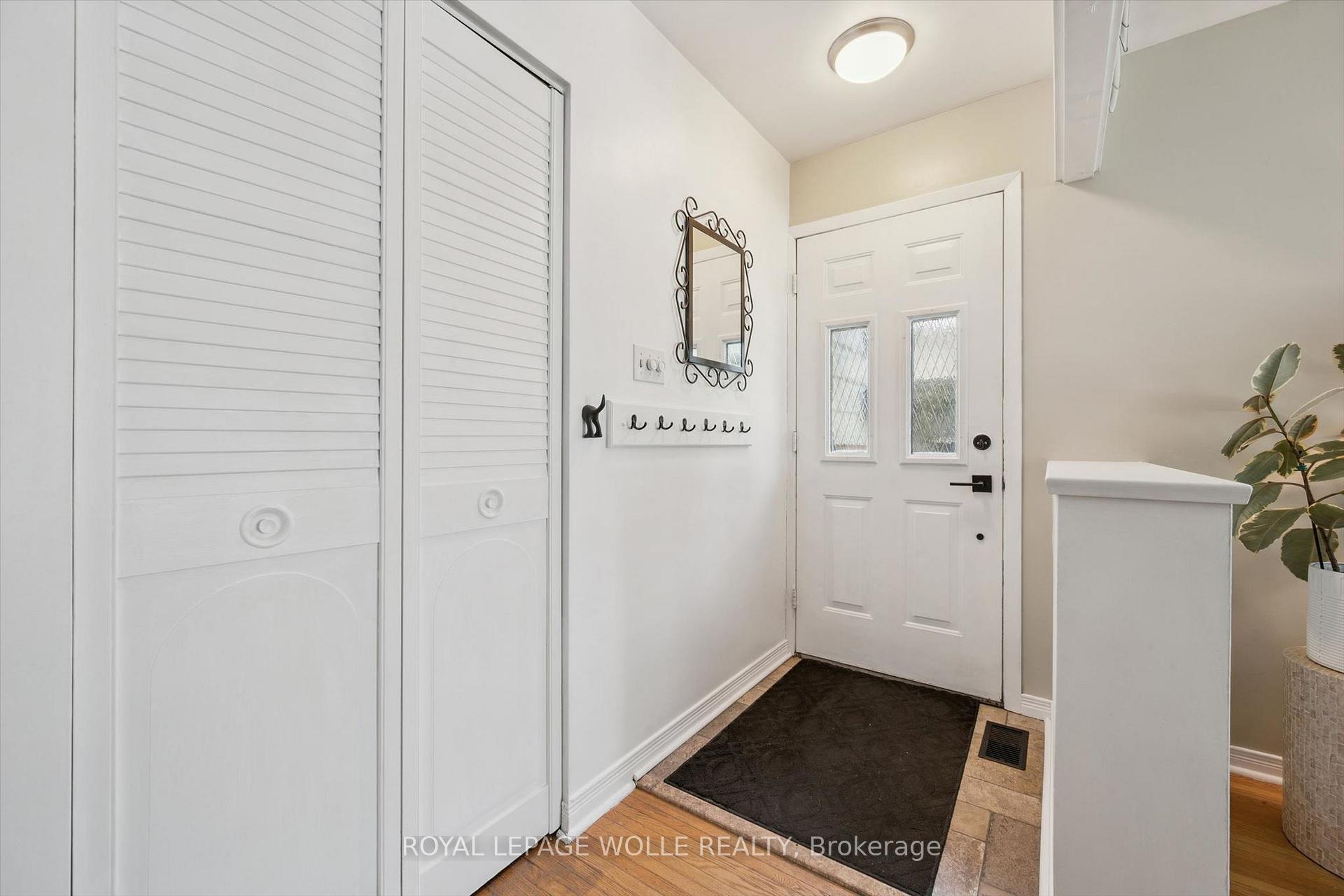 Photo 6 of 39 Shea Crescent, Kitchener, Laurentian Hills — HOMEH
