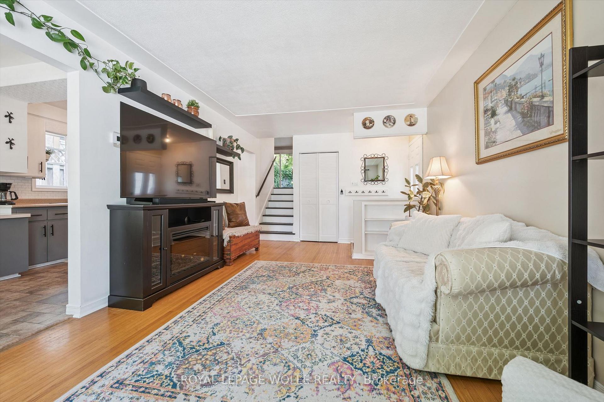 Photo 9 of 39 Shea Crescent, Kitchener, Laurentian Hills — HOMEH