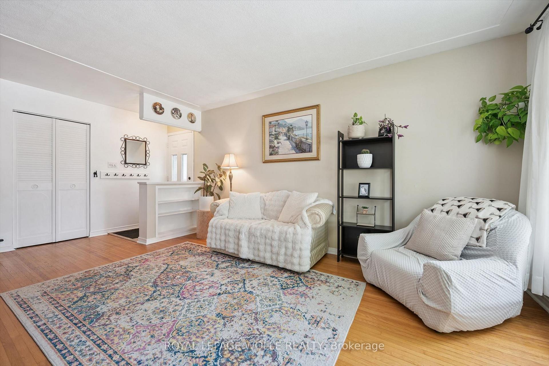 Photo 10 of 39 Shea Crescent, Kitchener, Laurentian Hills — HOMEH
