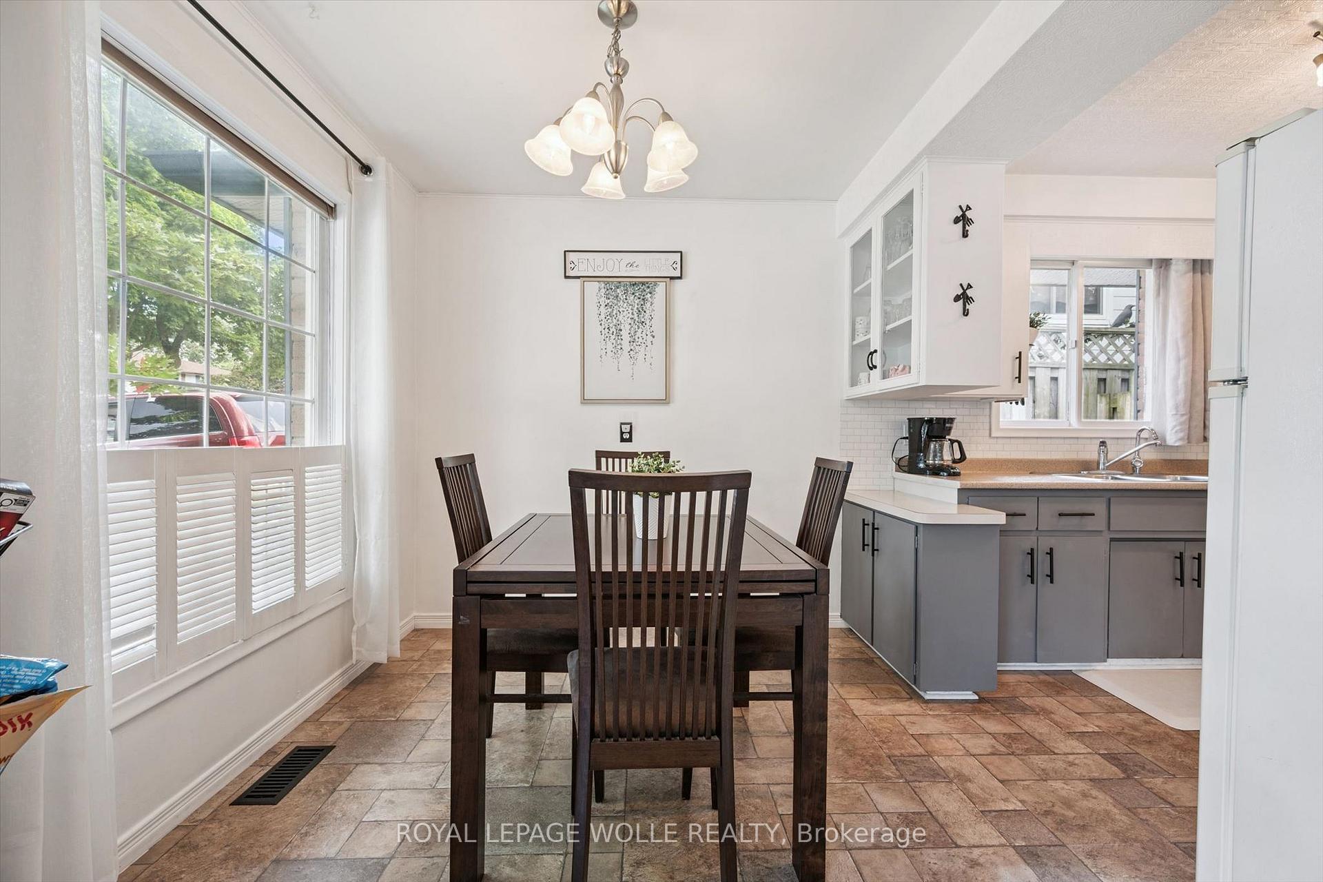 Photo 11 of 39 Shea Crescent, Kitchener, Laurentian Hills — HOMEH