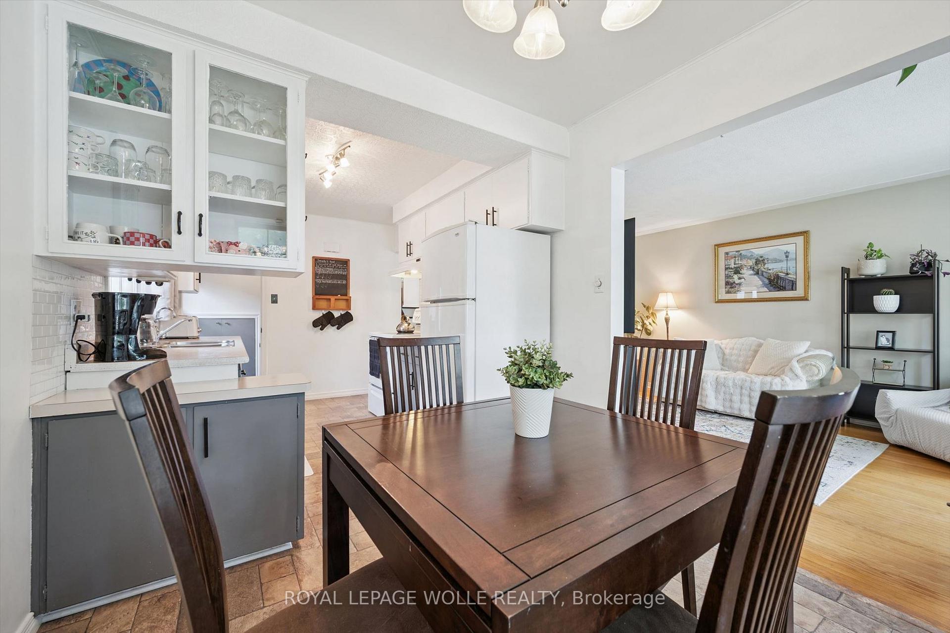 Photo 13 of 39 Shea Crescent, Kitchener, Laurentian Hills — HOMEH