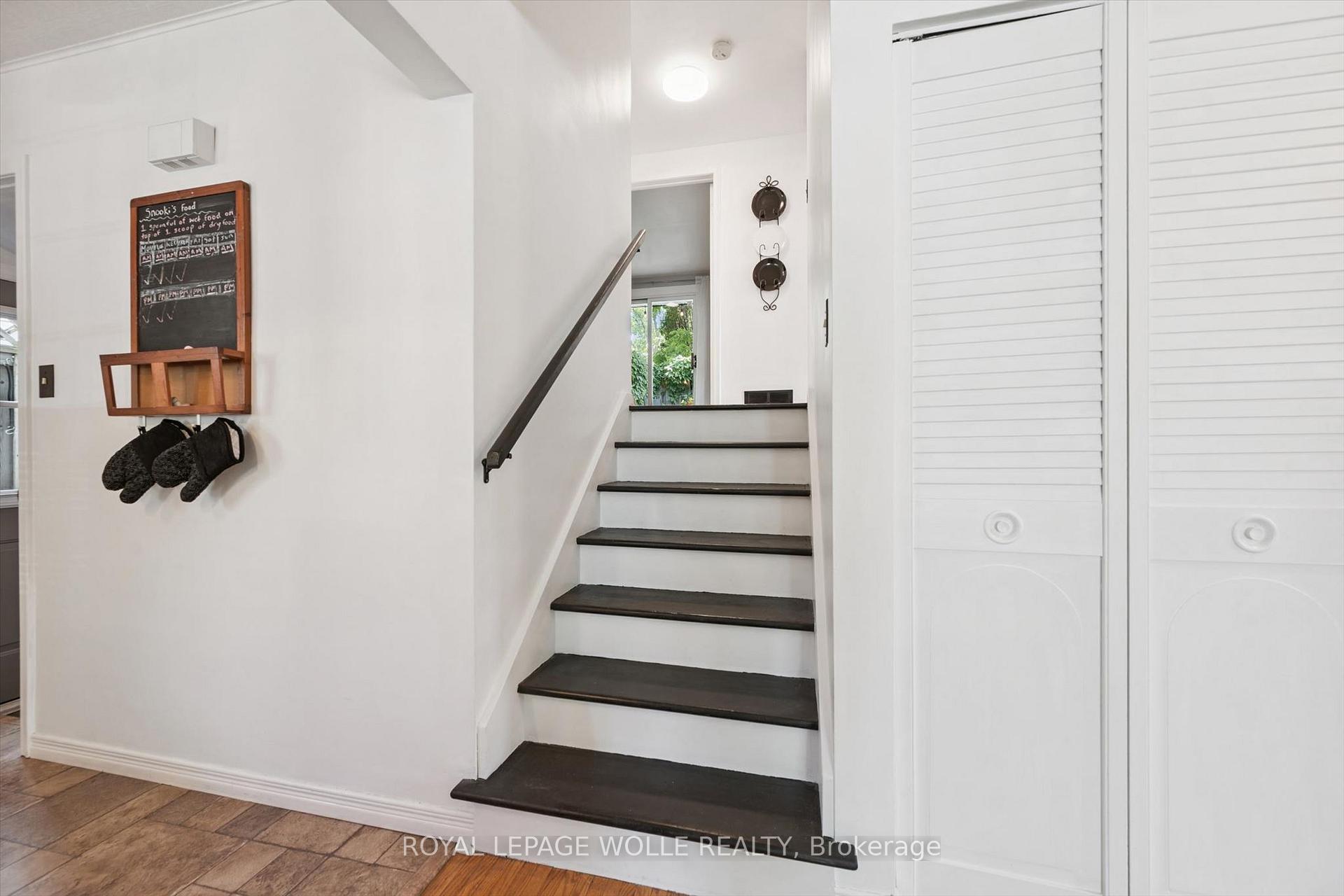 Photo 17 of 39 Shea Crescent, Kitchener, Laurentian Hills — HOMEH