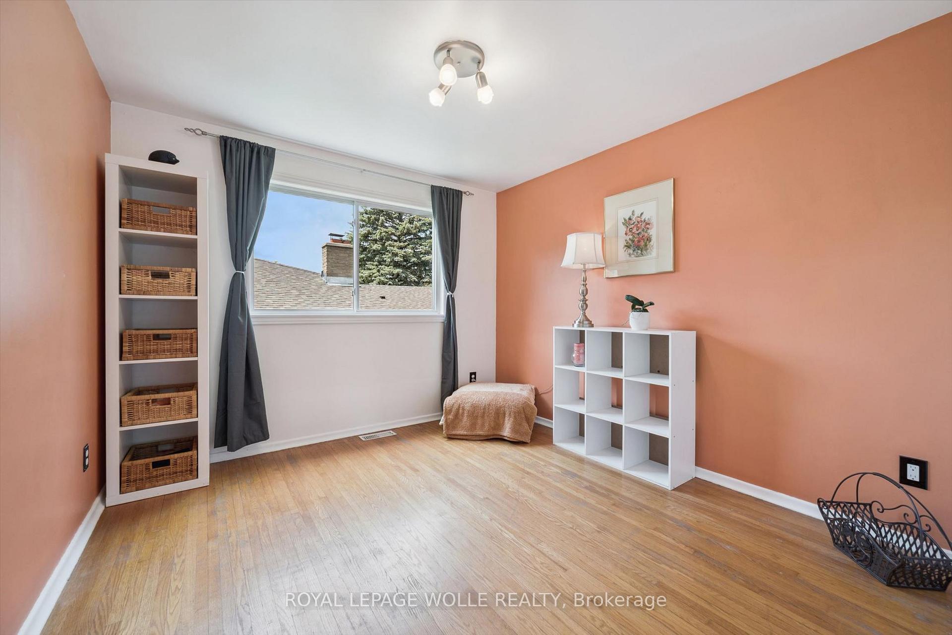 Photo 20 of 39 Shea Crescent, Kitchener, Laurentian Hills — HOMEH