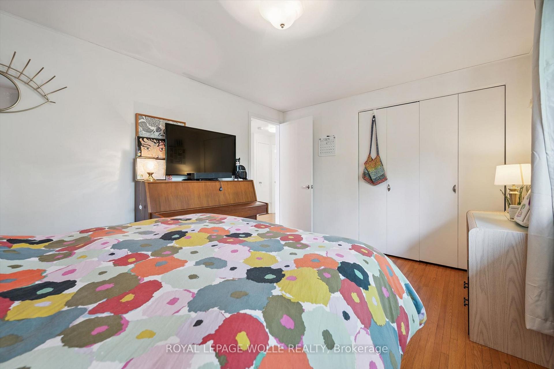 Photo 23 of 39 Shea Crescent, Kitchener, Laurentian Hills — HOMEH