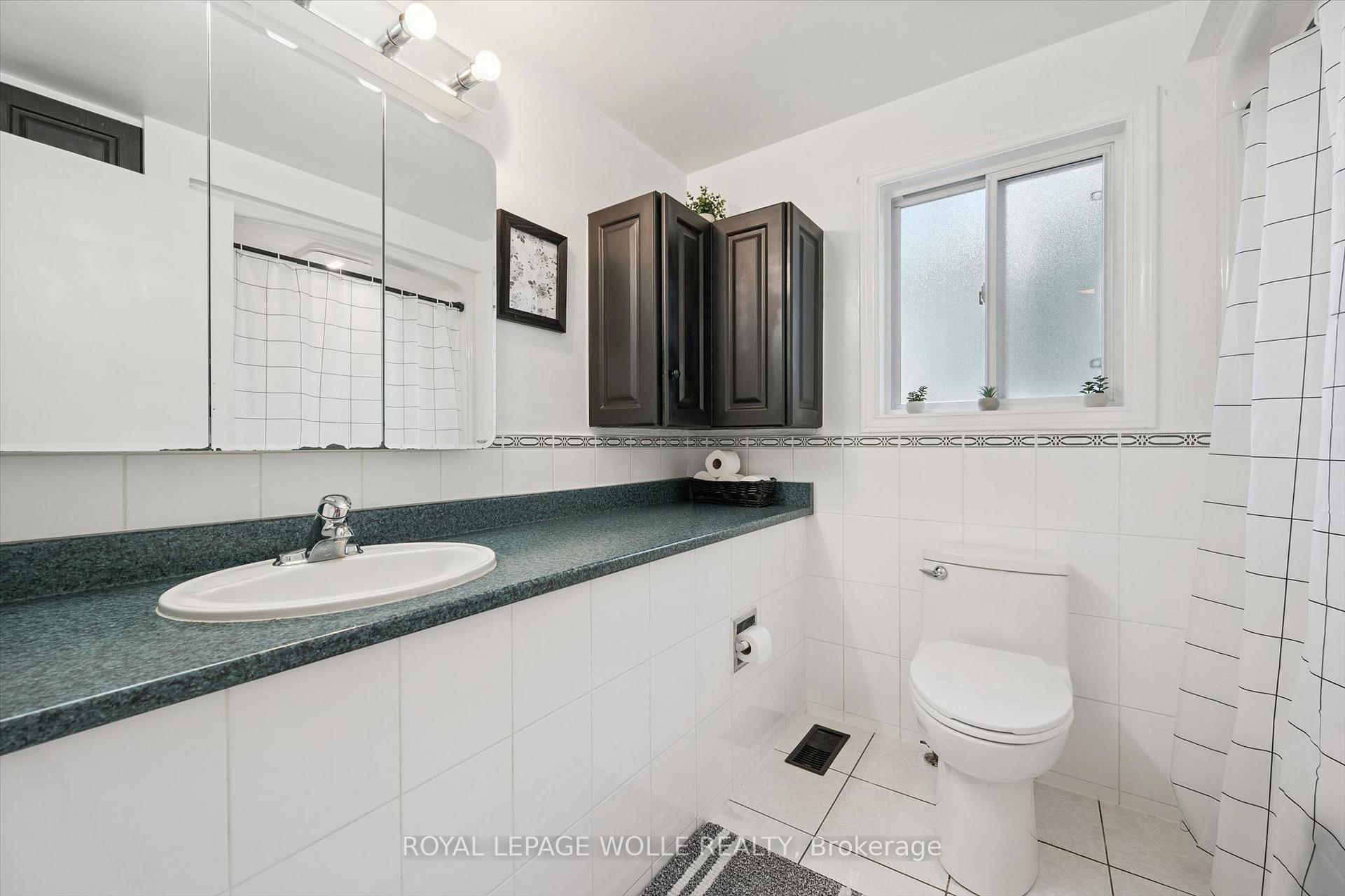 Photo 24 of 39 Shea Crescent, Kitchener, Laurentian Hills — HOMEH