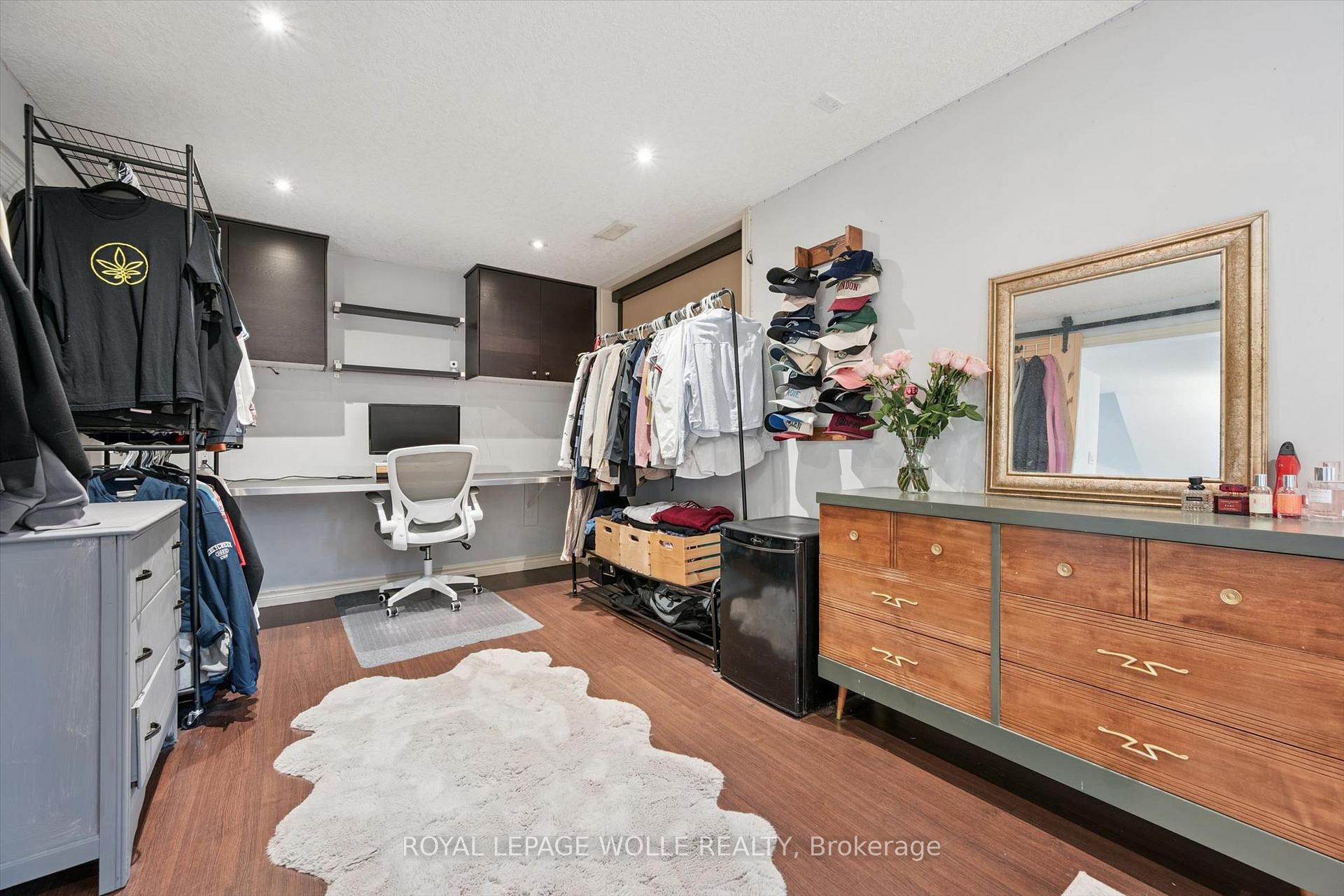 Photo 32 of 39 Shea Crescent, Kitchener, Laurentian Hills — HOMEH