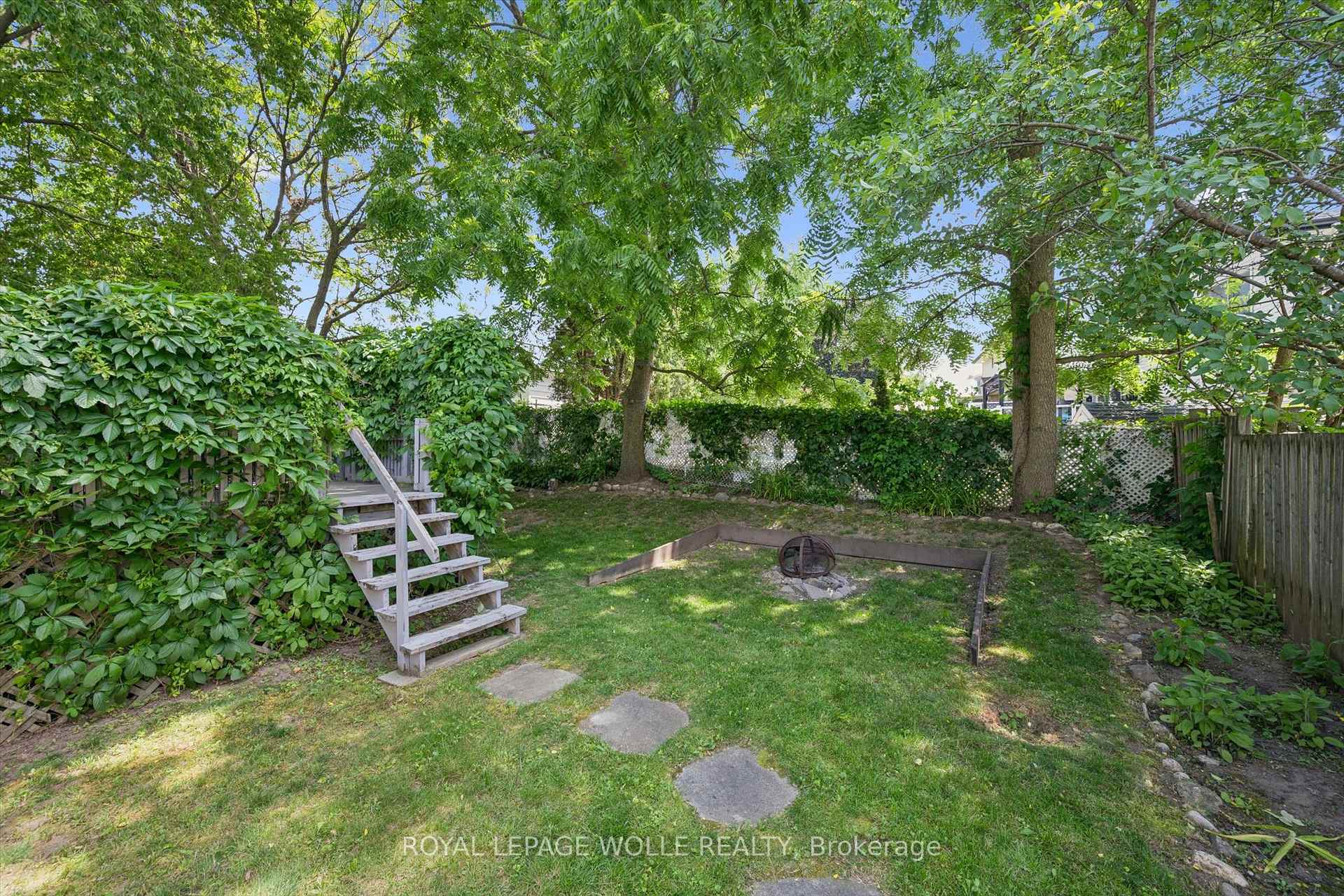 Photo 33 of 39 Shea Crescent, Kitchener, Laurentian Hills — HOMEH
