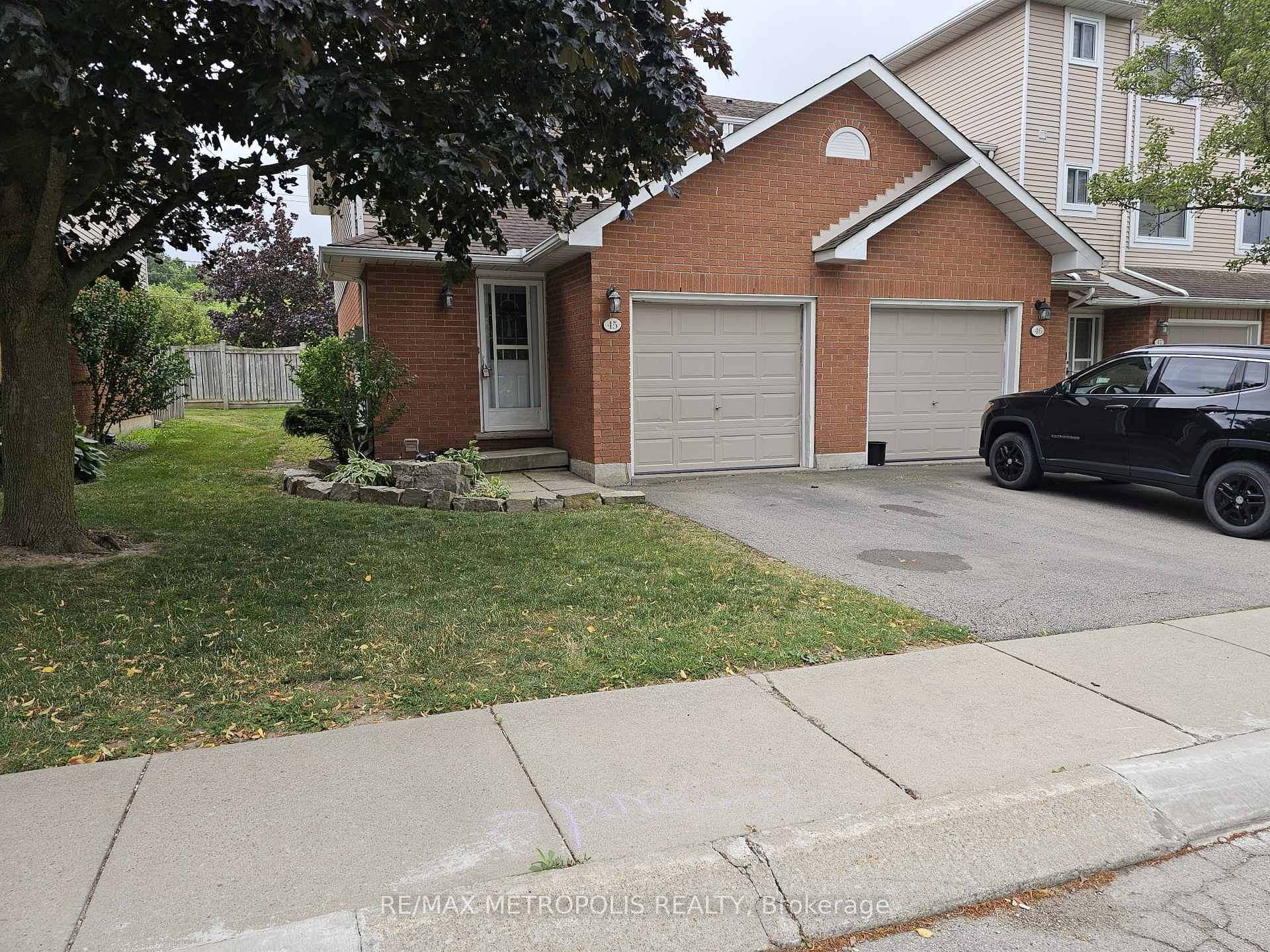 Front of Unit 45, 386 Highland Road W