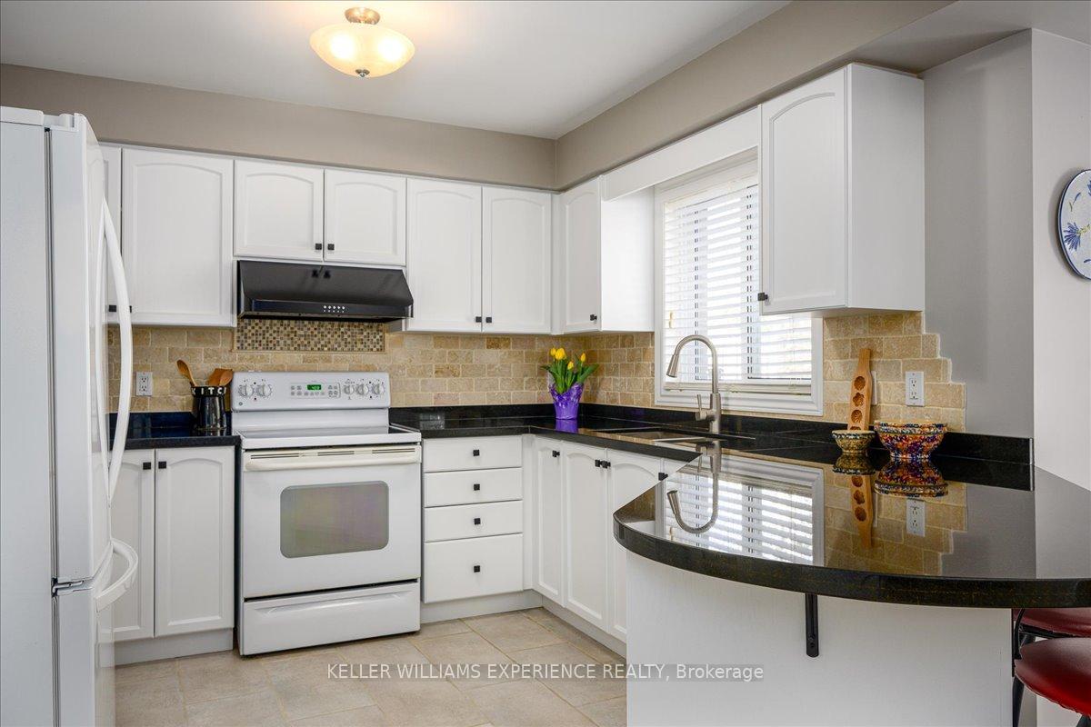 Photo 27 of 25 Muir Drive, Barrie, Ardagh — HOMEH