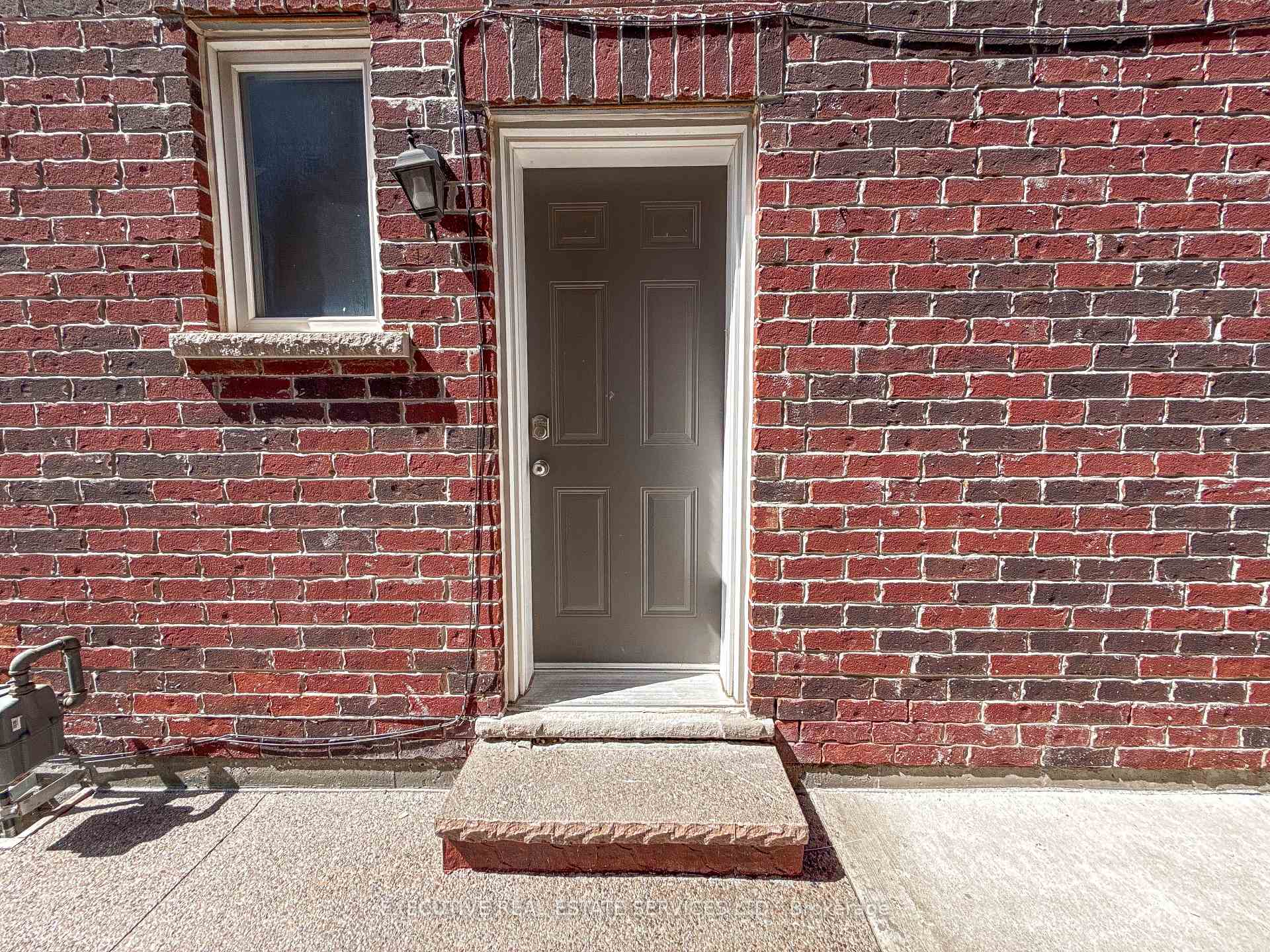 Photo 3 of 17 Forsyth Crescent, Brampton, Credit Valley — HOMEH