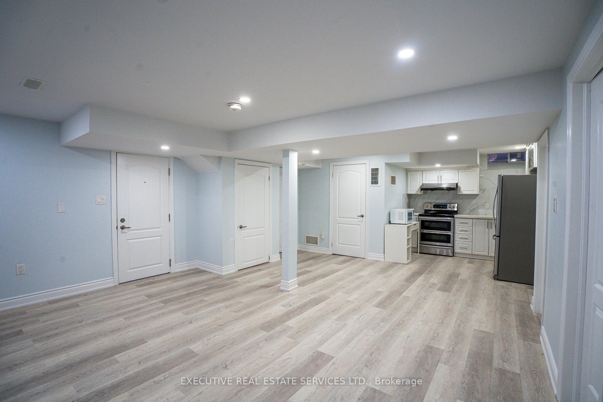 Photo 4 of 17 Forsyth Crescent, Brampton, Credit Valley — HOMEH