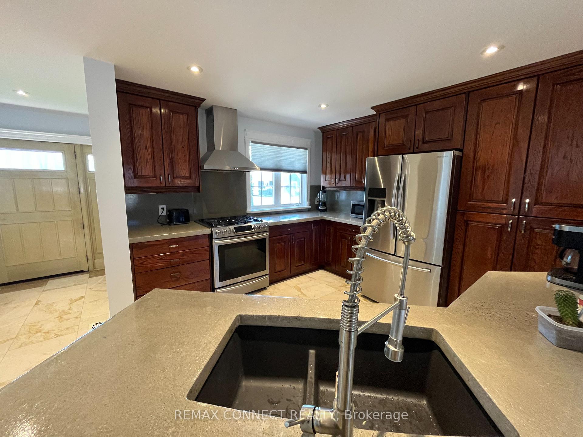 Photo 10 of 12 Brock Street, Ajax, Central — HOMEH