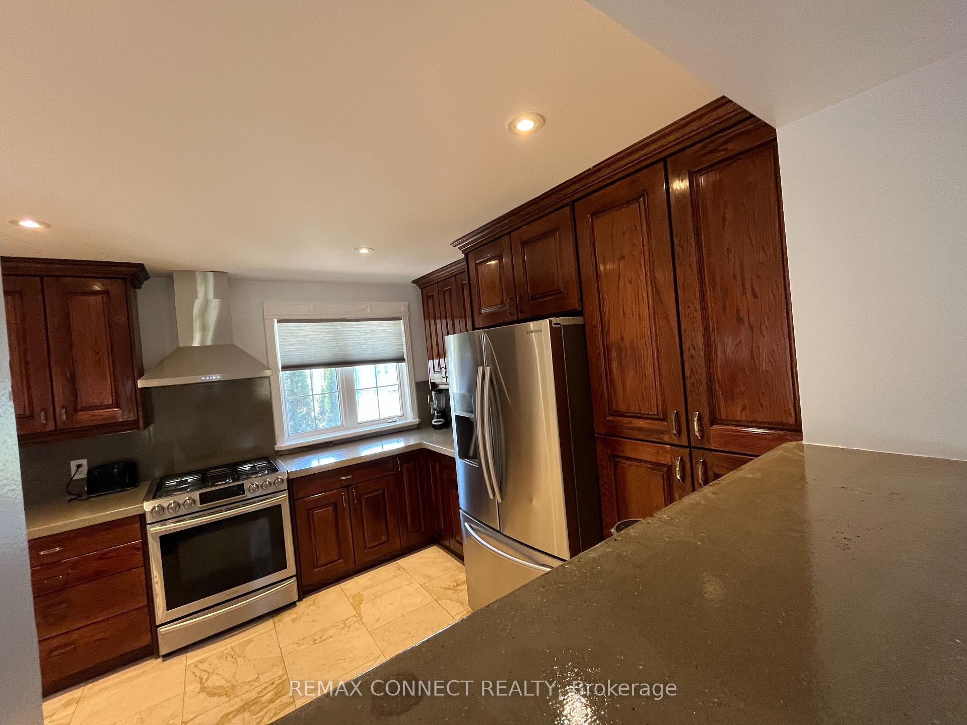 Photo 11 of 12 Brock Street, Ajax, Central — HOMEH