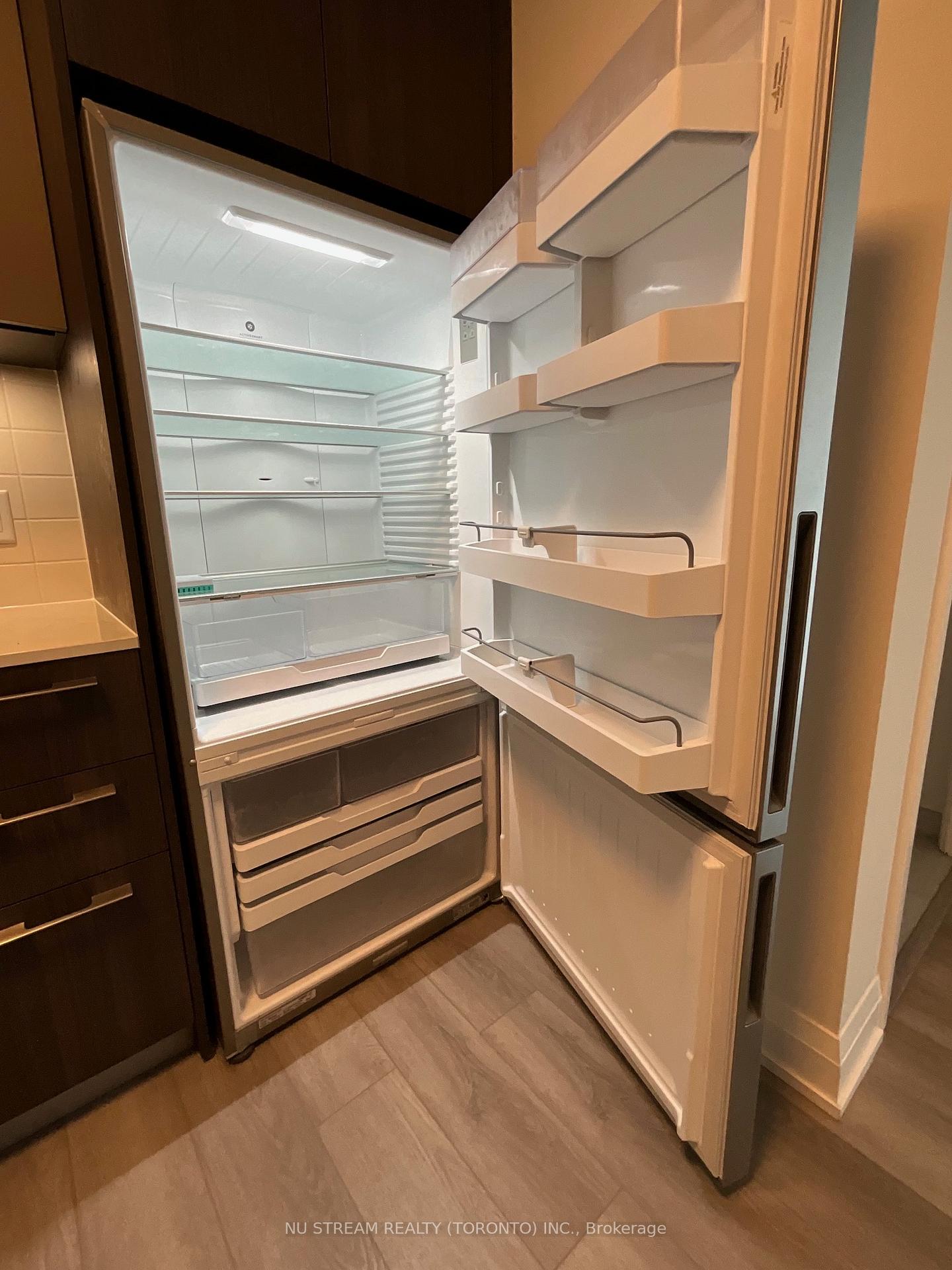 Photo 6 of Unit 1809, 18 Water Walk Drive, Markham, Unionville — HOMEH