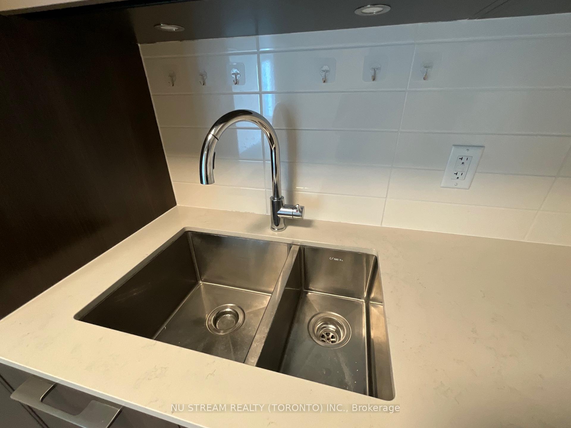 Photo 9 of Unit 1809, 18 Water Walk Drive, Markham, Unionville — HOMEH