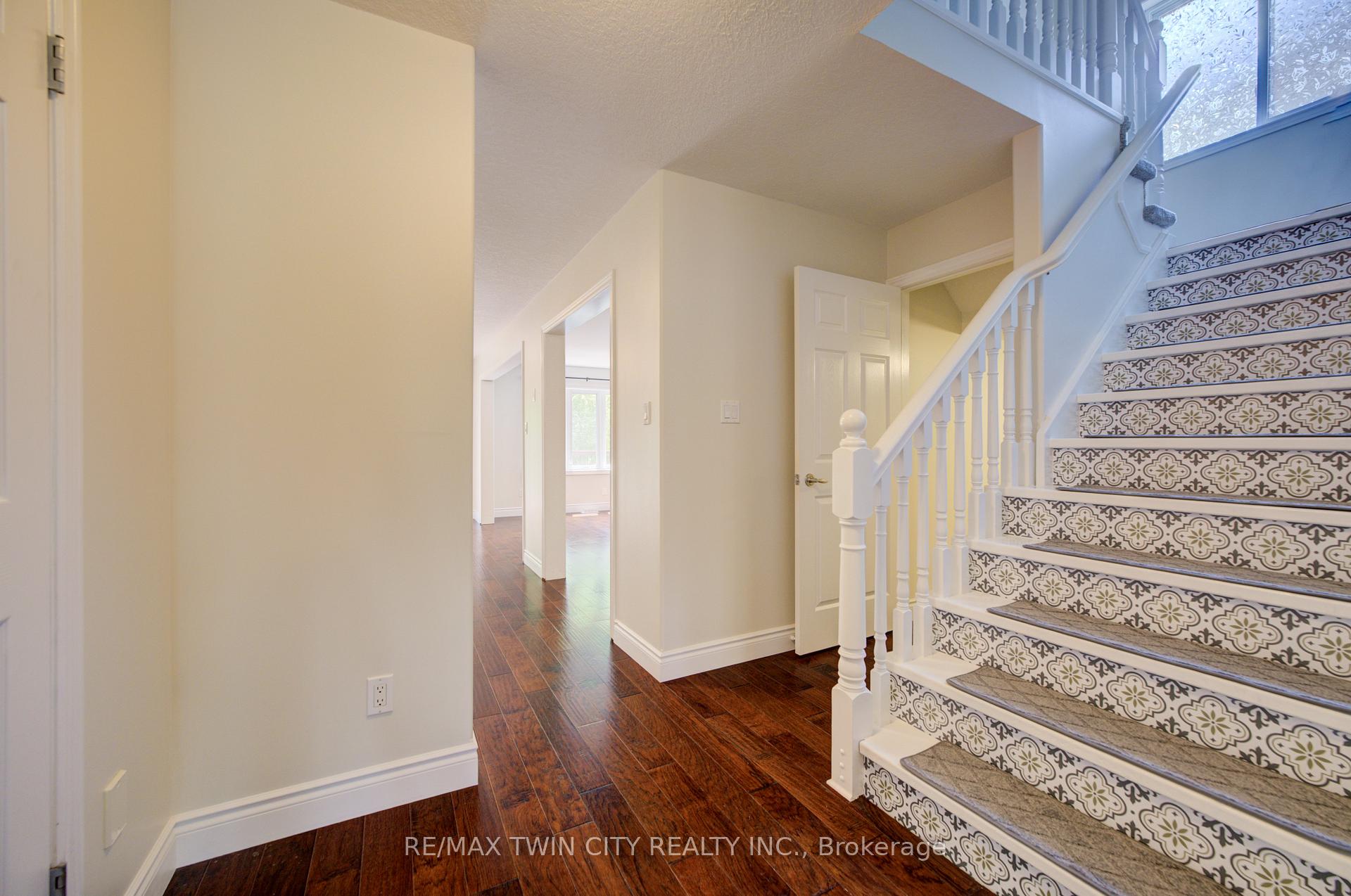 Photo 4 of 569 Violet Street, Waterloo, Columbia Forest/Clair Hills — HOMEH