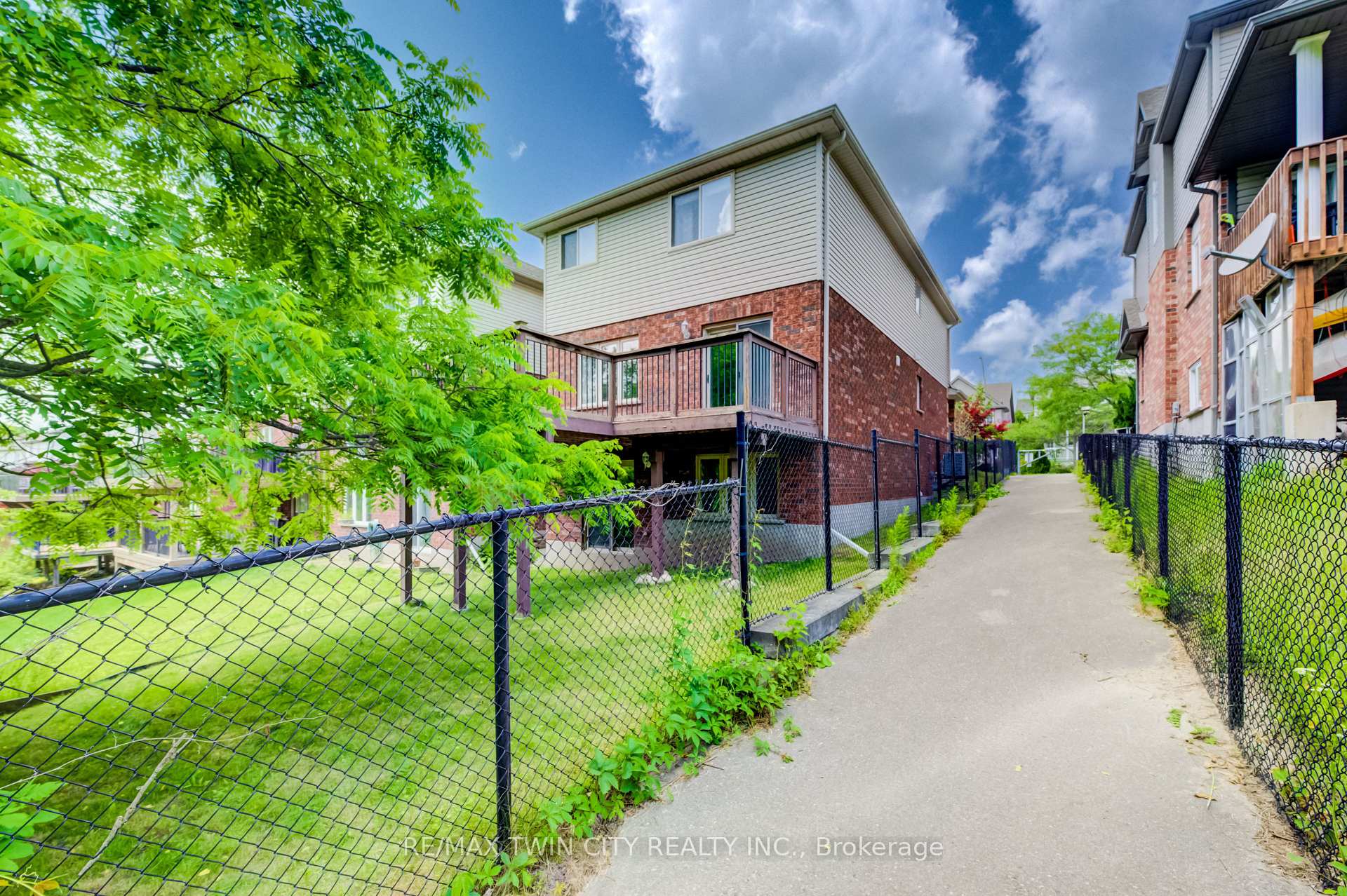 Photo 27 of 569 Violet Street, Waterloo, Columbia Forest/Clair Hills — HOMEH