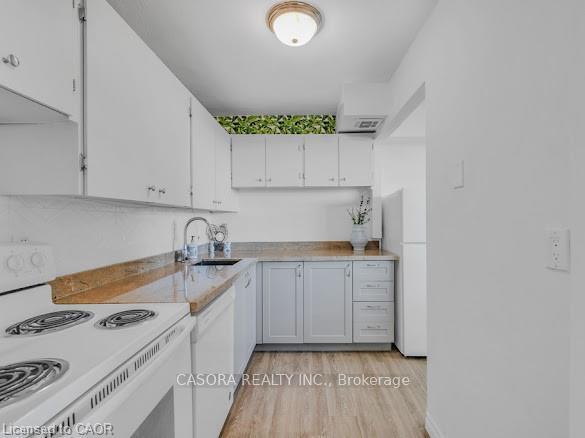 Photo 5 of Unit 512, 15 Nicklaus Drive, Hamilton, Vincent — HOMEH