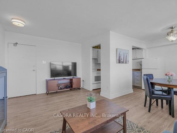 Photo 8 of Unit 512, 15 Nicklaus Drive, Hamilton, Vincent — HOMEH