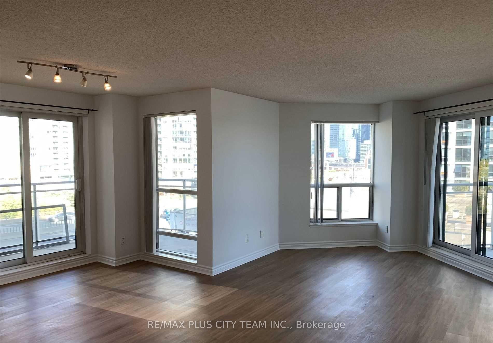Photo 2 of Unit 709, 410 Queens Quay Way, Toronto, Waterfront Communities — HOMEH