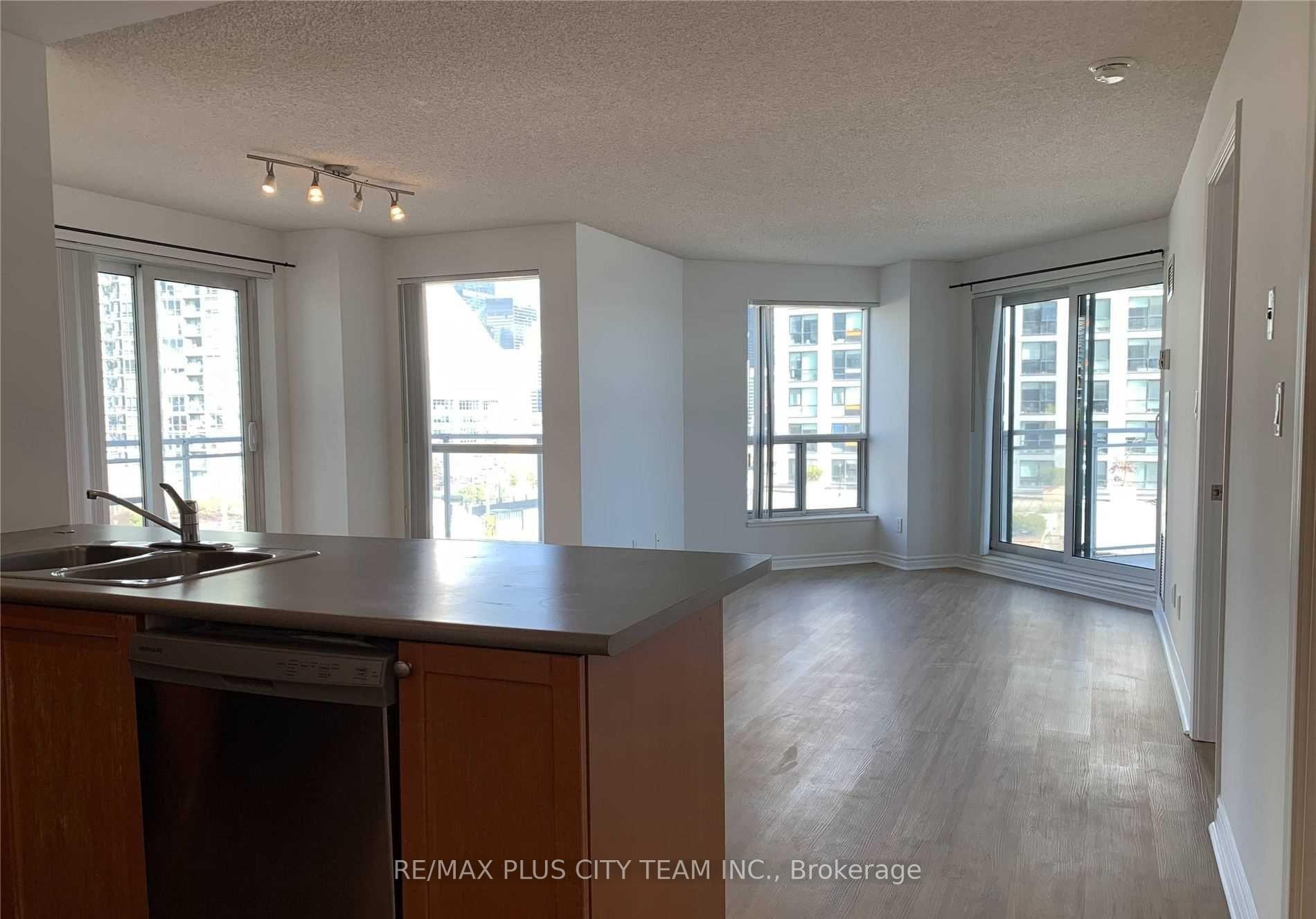 Photo 5 of Unit 709, 410 Queens Quay Way, Toronto, Waterfront Communities — HOMEH