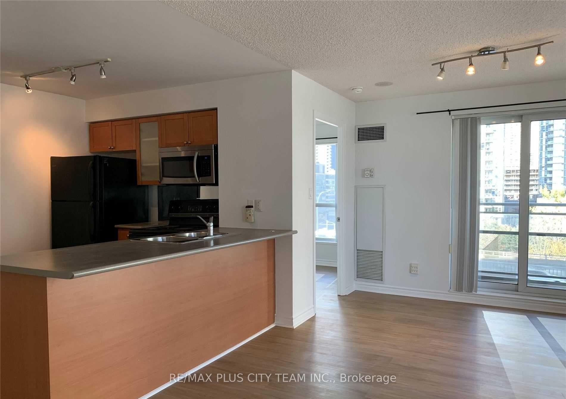 Photo 6 of Unit 709, 410 Queens Quay Way, Toronto, Waterfront Communities — HOMEH