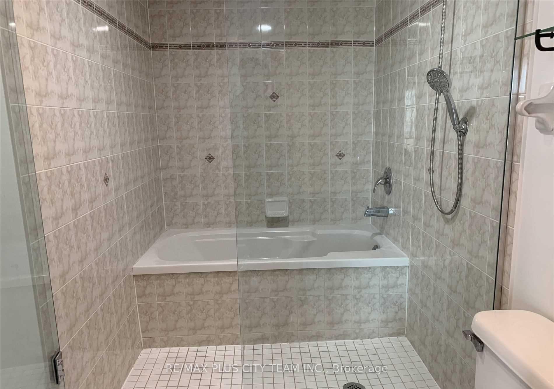 Photo 12 of Unit 709, 410 Queens Quay Way, Toronto, Waterfront Communities — HOMEH