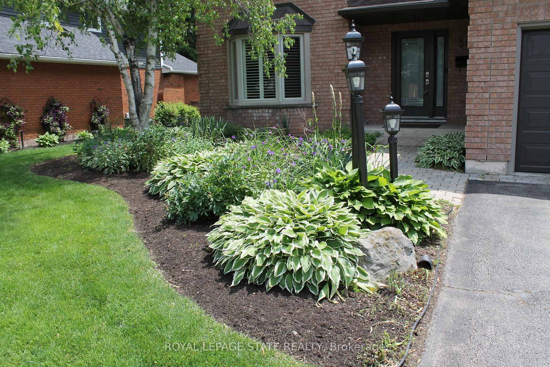 Photo 3 of 56 Carnegie Place, Hamilton, Ancaster — HOMEH