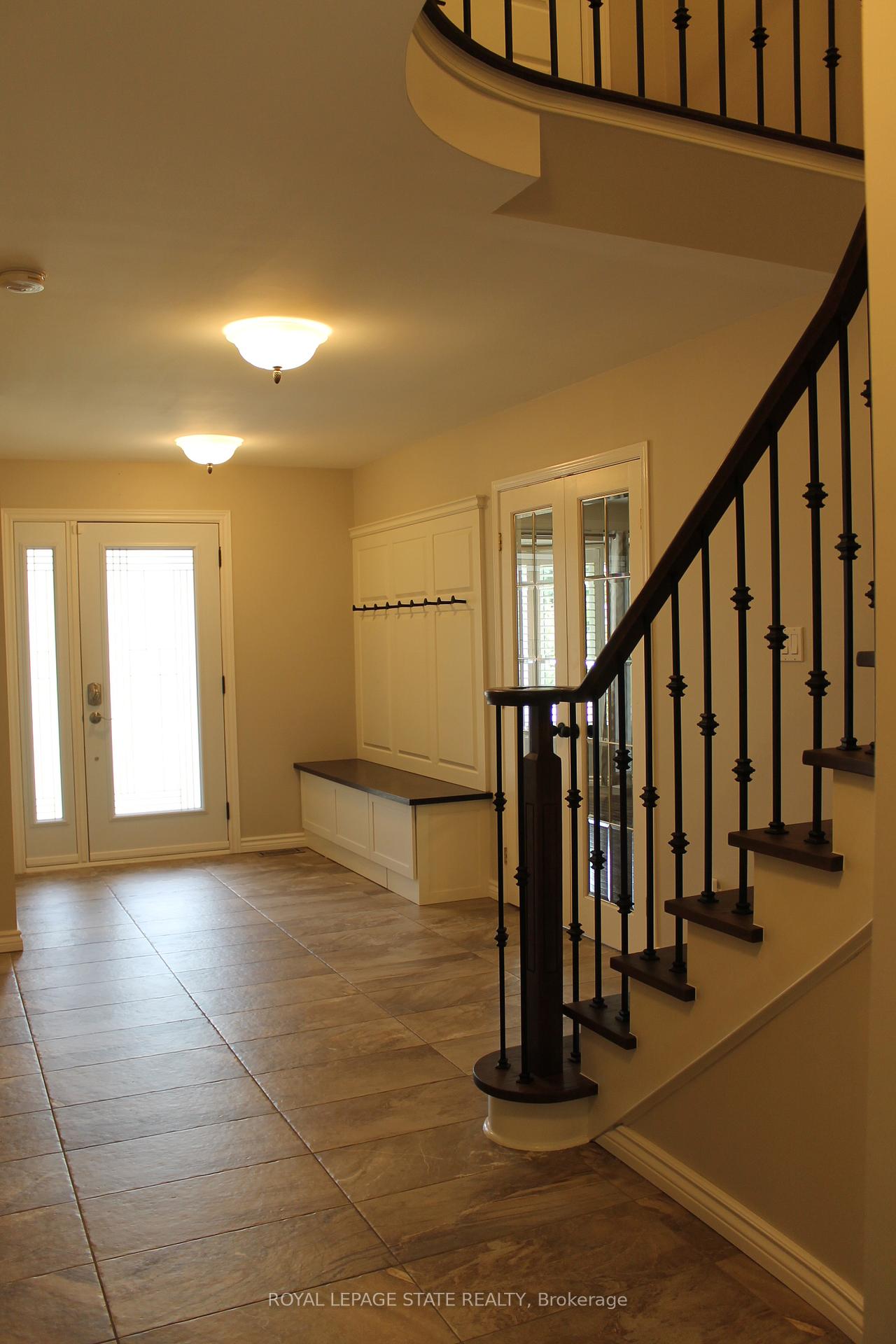Photo 4 of 56 Carnegie Place, Hamilton, Ancaster — HOMEH