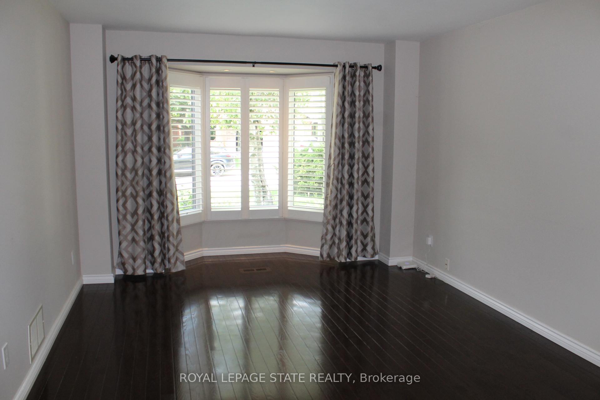 Photo 5 of 56 Carnegie Place, Hamilton, Ancaster — HOMEH