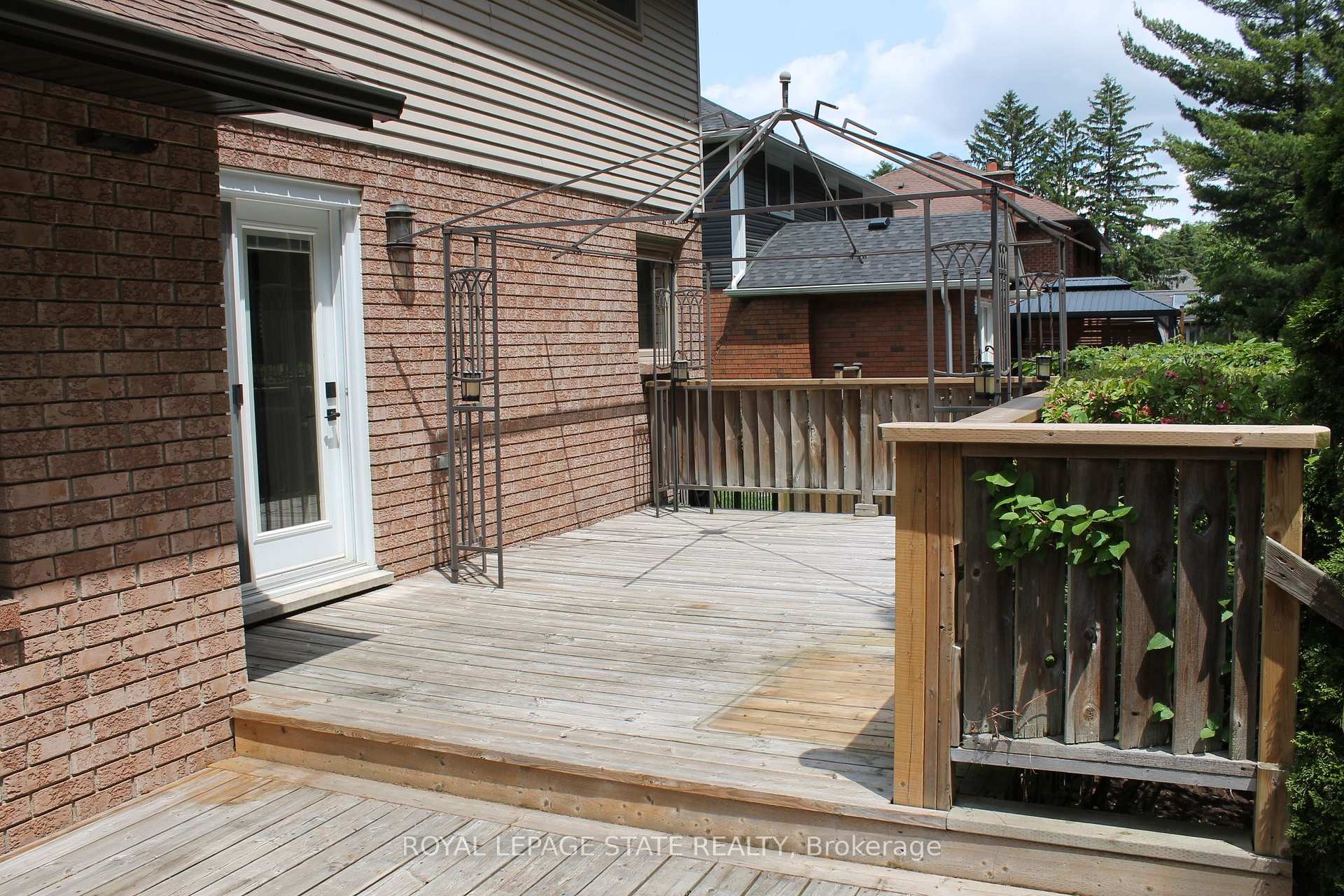 Photo 10 of 56 Carnegie Place, Hamilton, Ancaster — HOMEH
