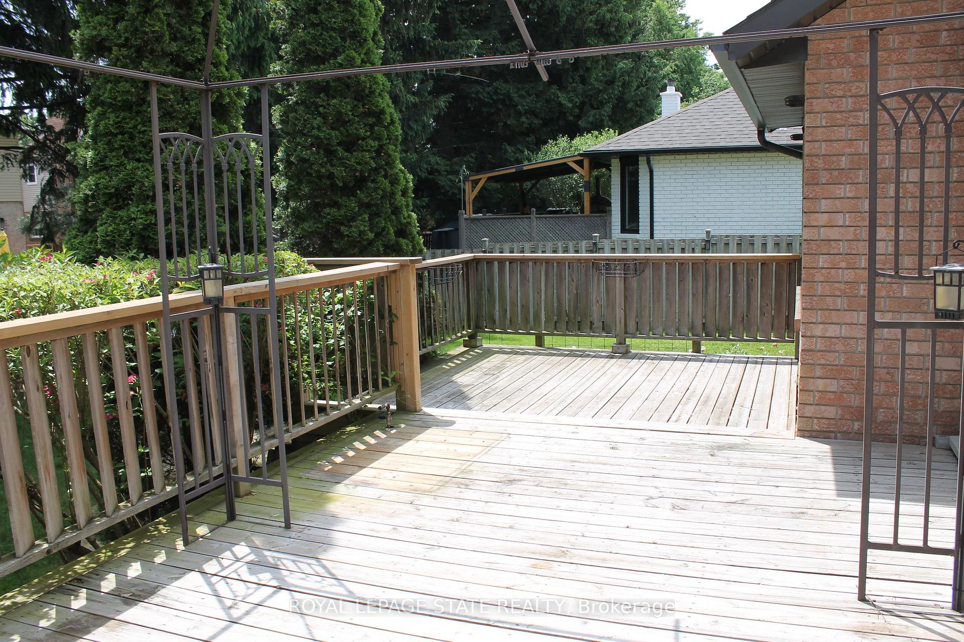Photo 12 of 56 Carnegie Place, Hamilton, Ancaster — HOMEH