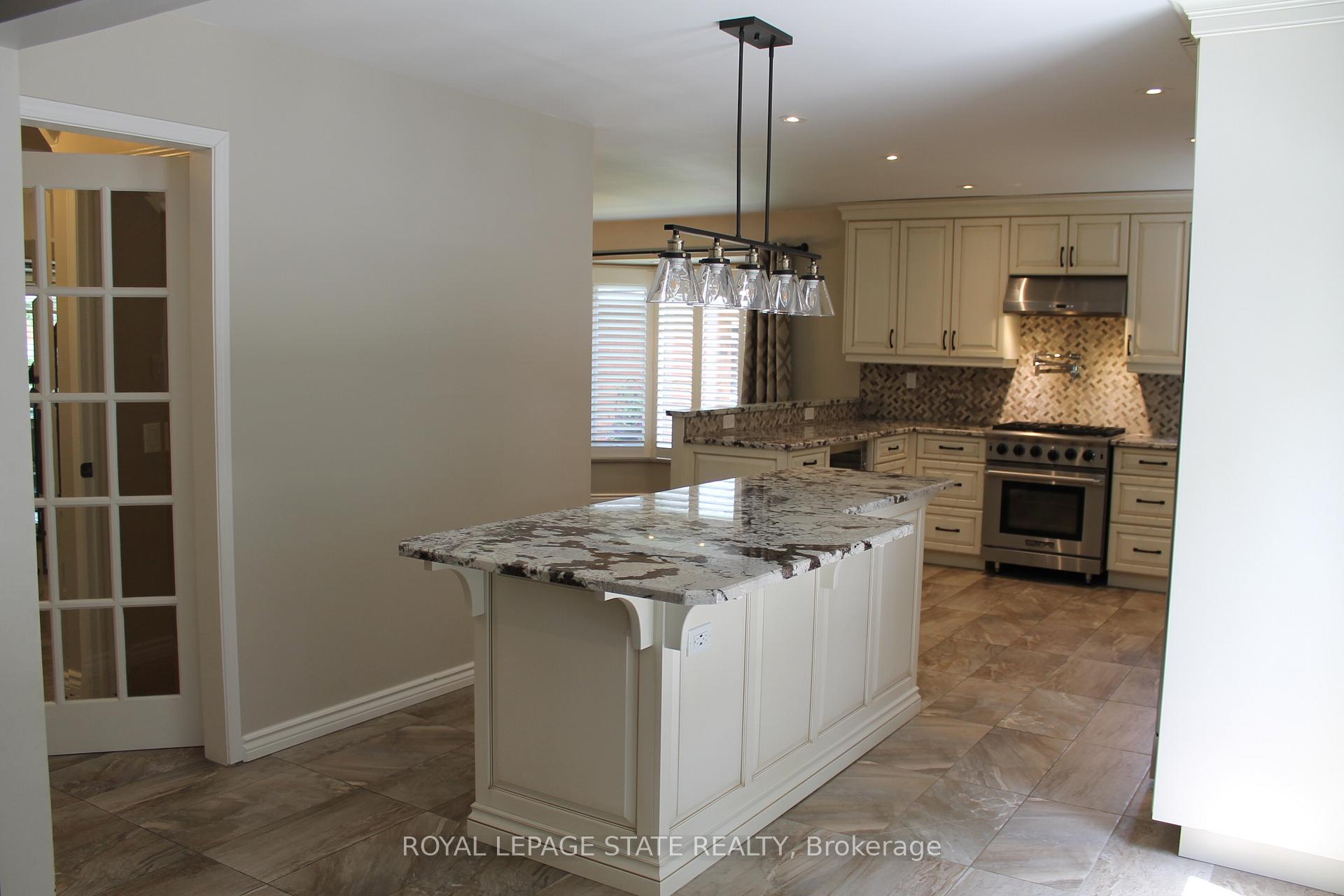 Photo 13 of 56 Carnegie Place, Hamilton, Ancaster — HOMEH