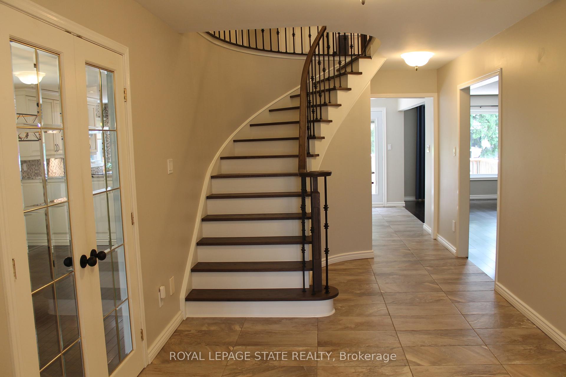 Photo 20 of 56 Carnegie Place, Hamilton, Ancaster — HOMEH