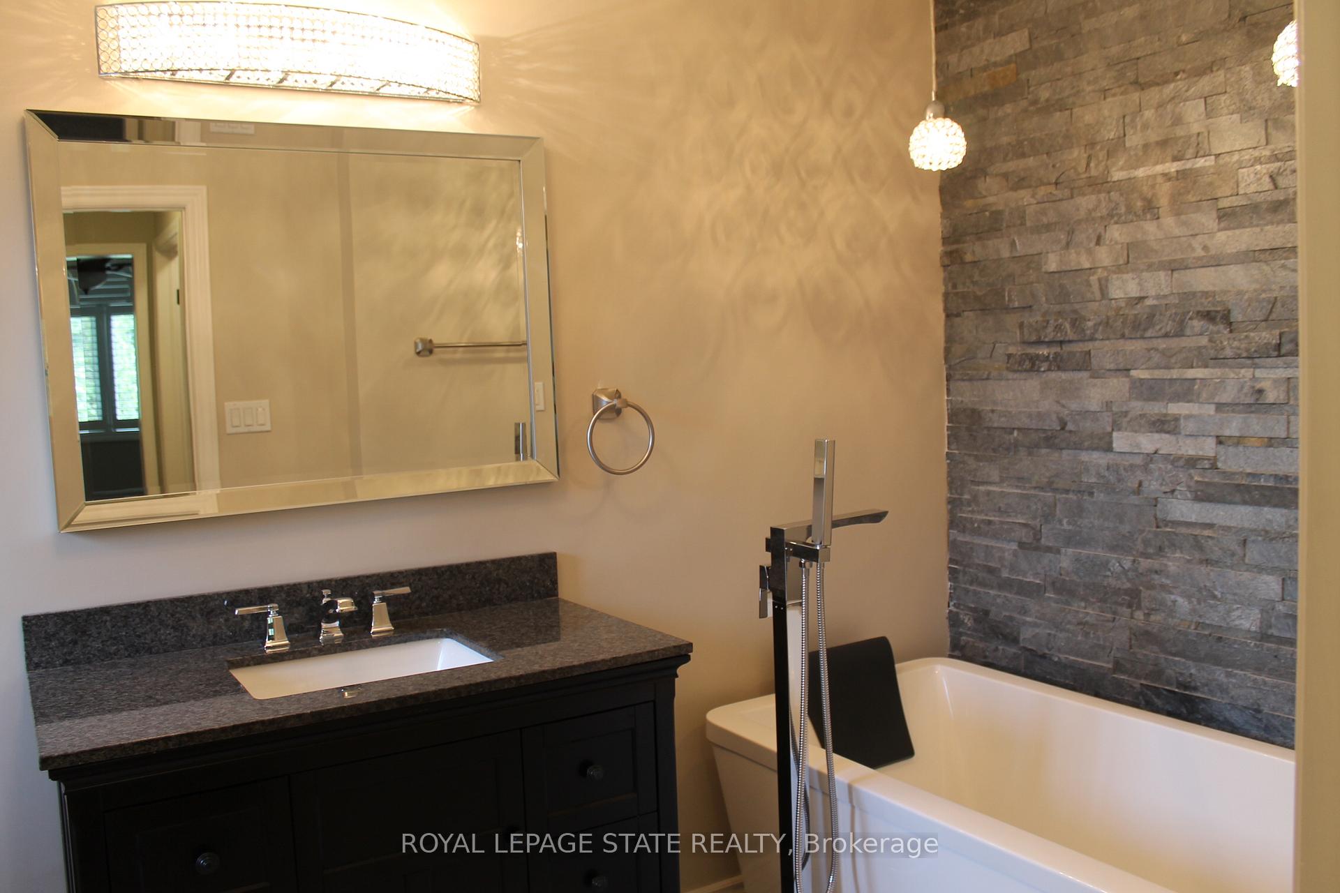 Photo 27 of 56 Carnegie Place, Hamilton, Ancaster — HOMEH
