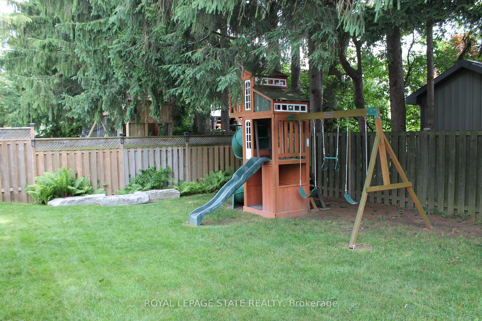 Photo 48 of 56 Carnegie Place, Hamilton, Ancaster — HOMEH