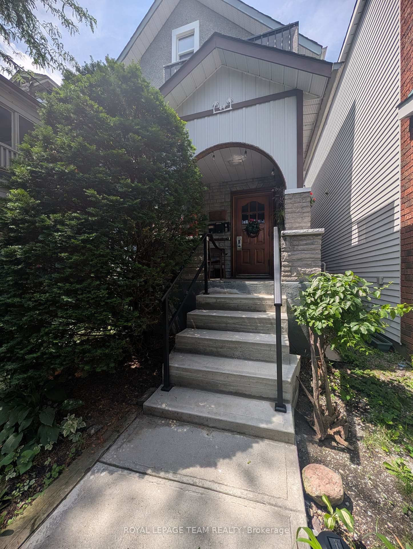 Front of Unit Unit 1, 44 Spadina Avenue